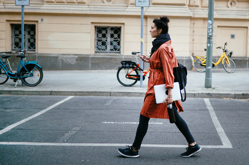 Woman walking with BYOD laptop on city street: the need for zero trust application access